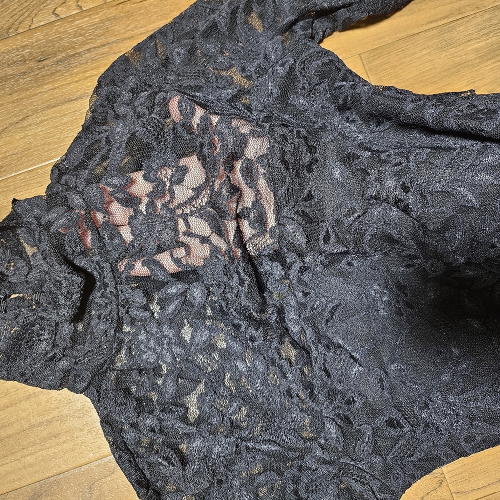 Backless Lace Dress - Picture 9 of 9